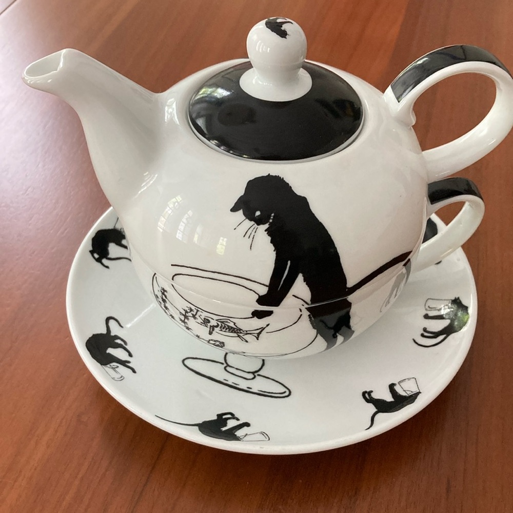 Le Chat Noir 2010 Metropolitan Museum of Art Tea-for-One porcelain tea set